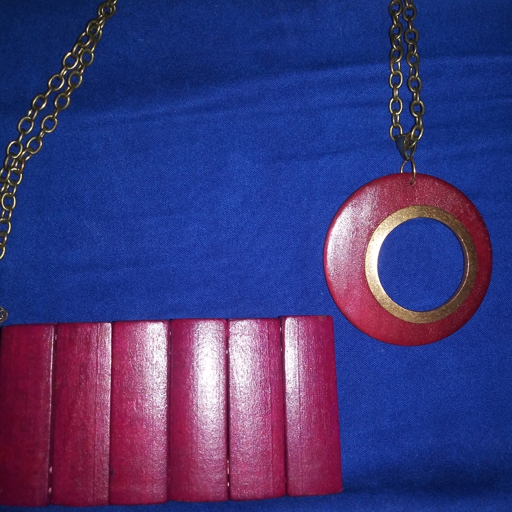 Bracelet and necklace set